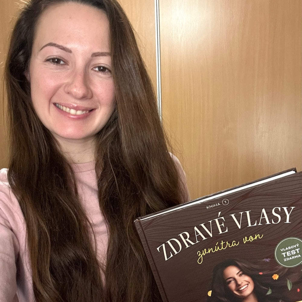 Kniha Zdravé vlasy zevnitř ven #1 bestseller v ČR a na Slovensku, selfie recenze