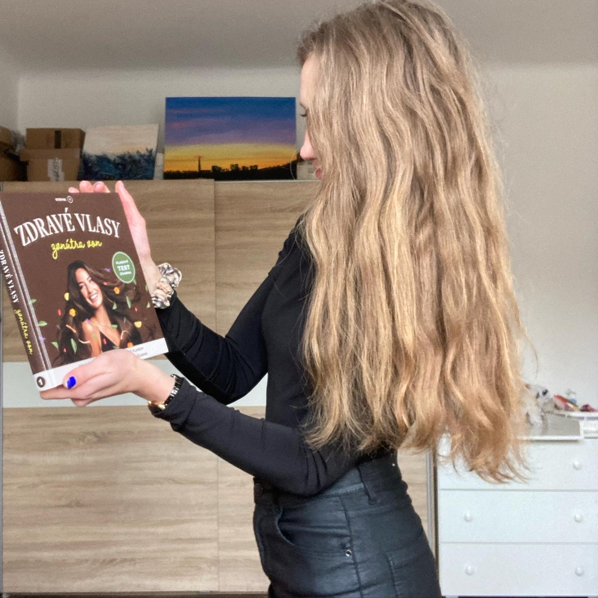 Kniha Zdravé vlasy zevnitř ven #1 bestseller v ČR a na Slovensku, selfie recenze