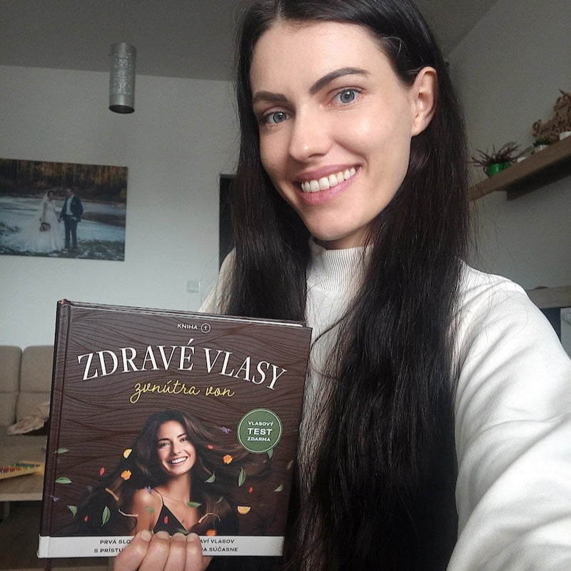 Kniha Zdravé vlasy zevnitř ven #1 bestseller v ČR a na Slovensku, selfie recenze
