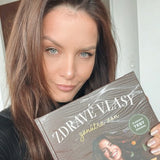 Kniha Zdravé vlasy zevnitř ven #1 bestseller v ČR a na Slovensku, selfie recenze