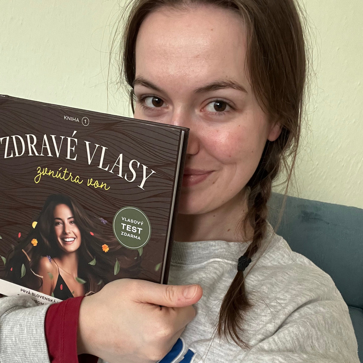 Kniha Zdravé vlasy zevnitř ven #1 bestseller v ČR a na Slovensku, selfie recenze